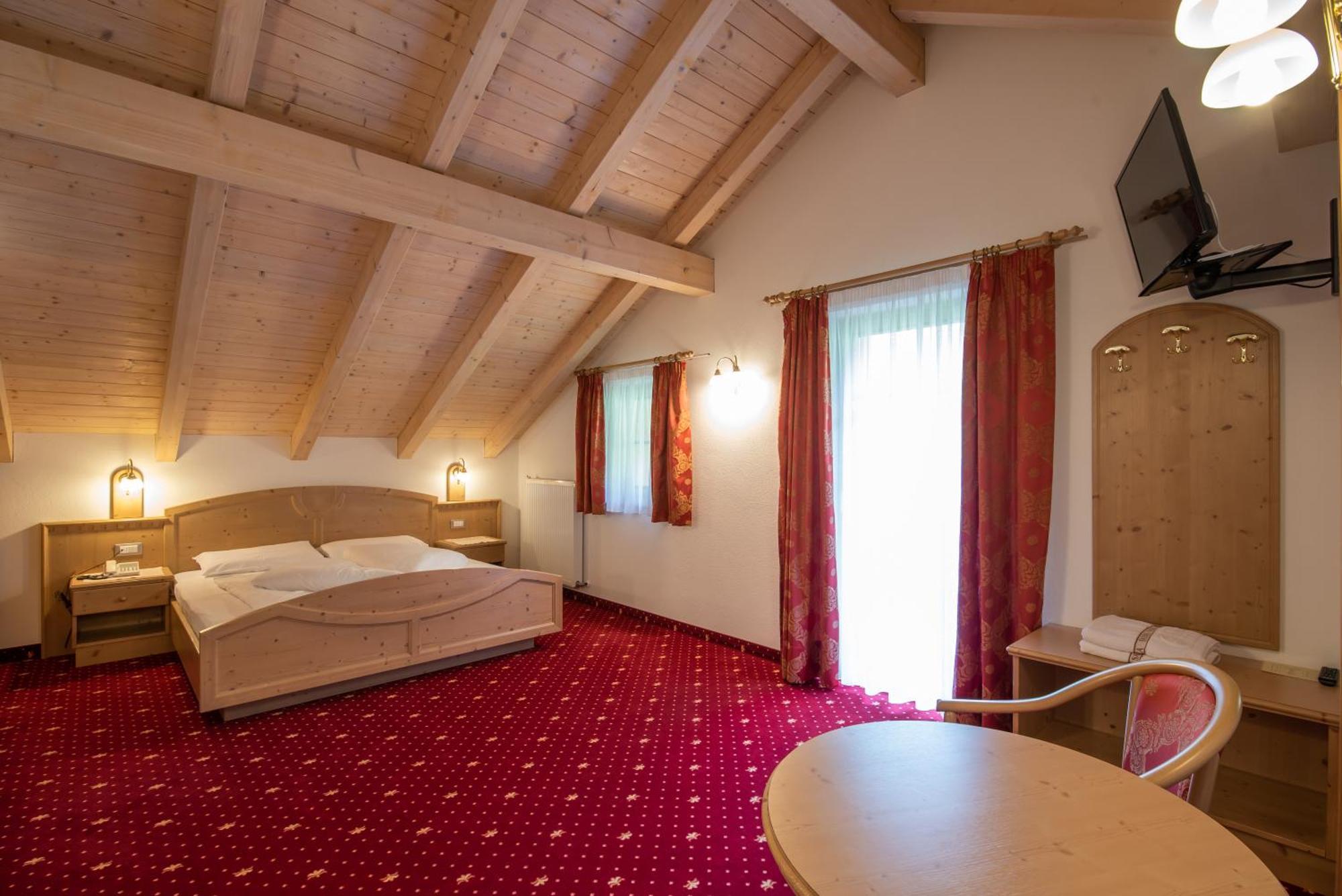 Hotel Christoph Olang Ngoại thất bức ảnh