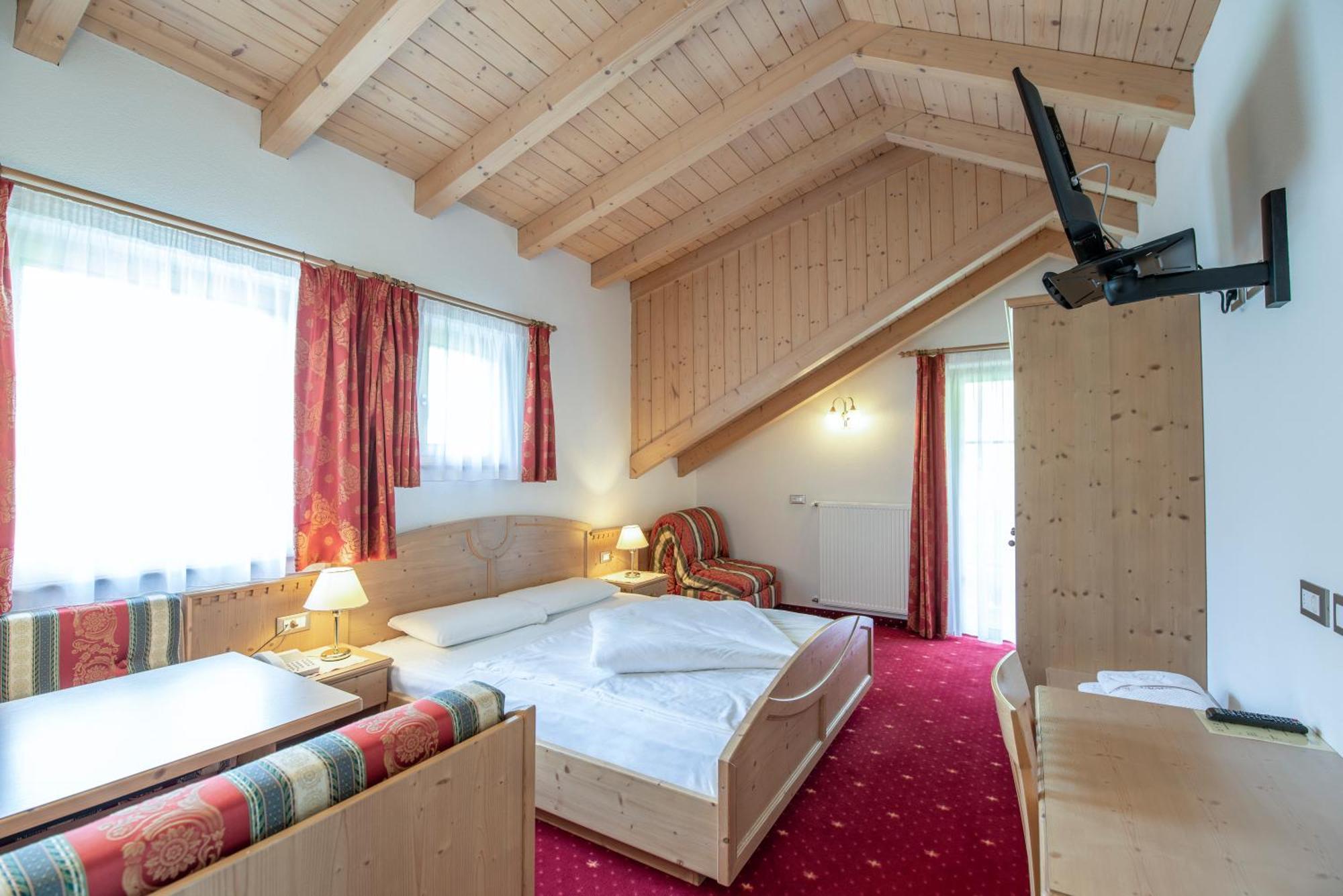 Hotel Christoph Olang Ngoại thất bức ảnh