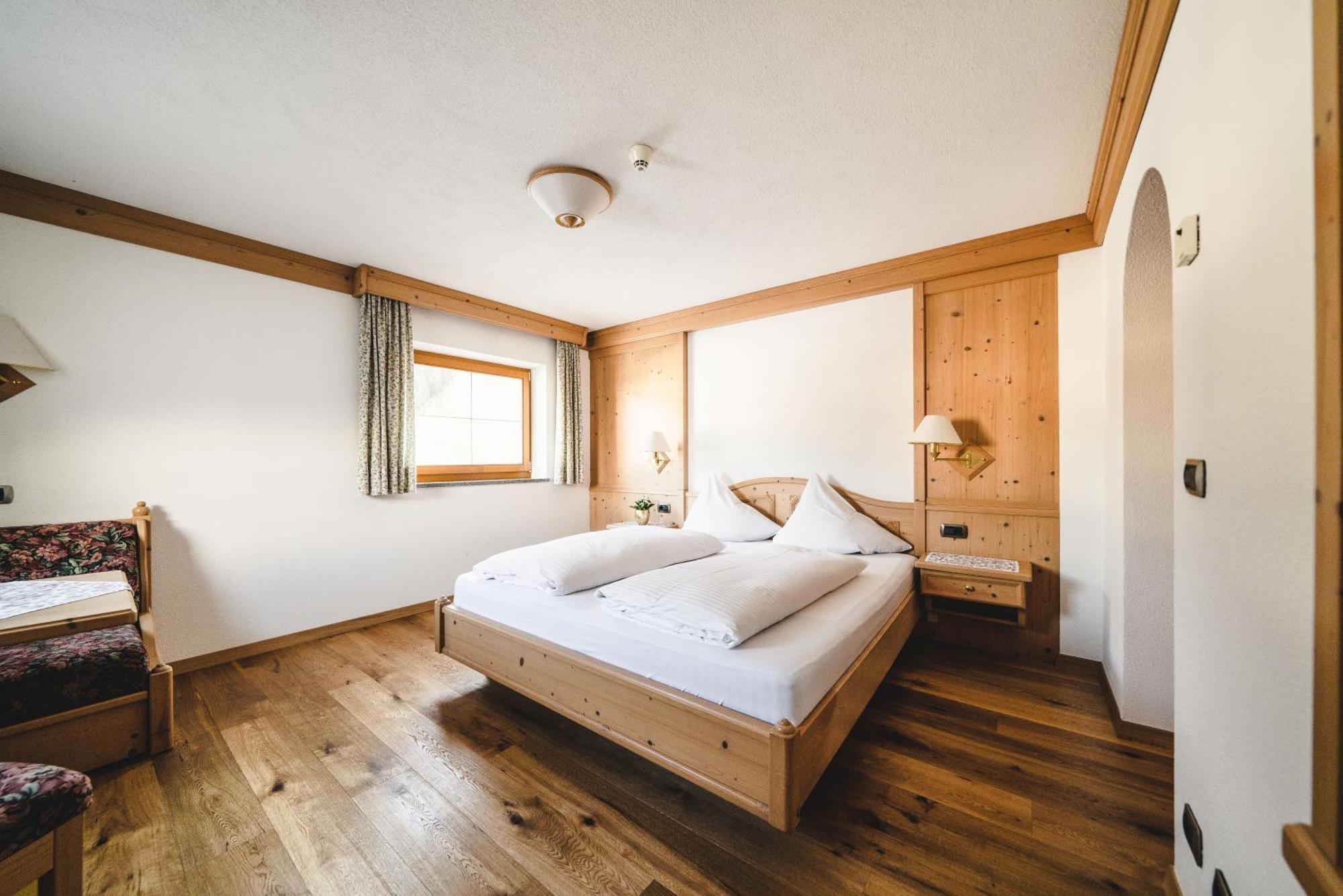 Hotel Christoph Olang Ngoại thất bức ảnh